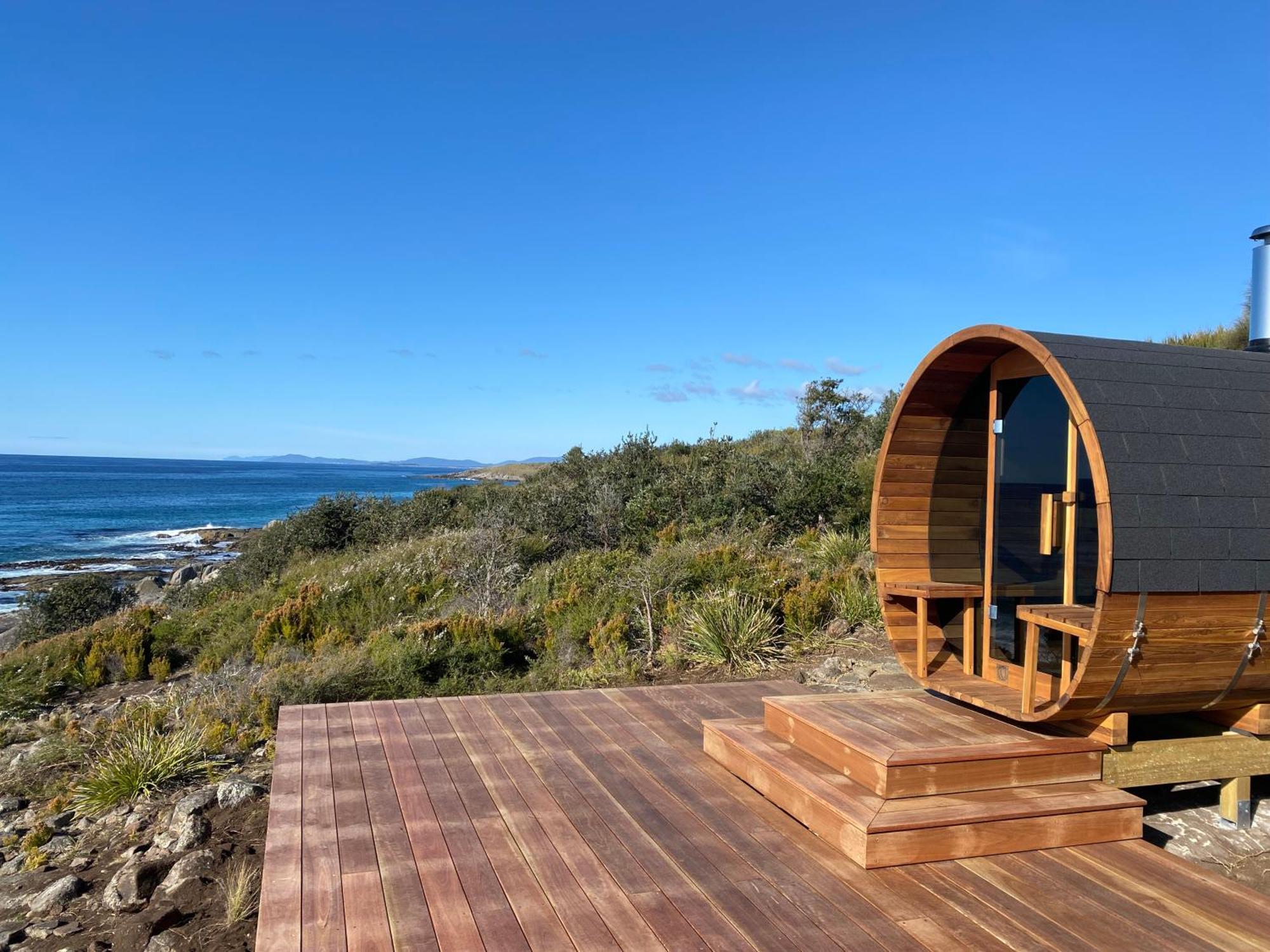 Little Beach Resort Four Mile Creek Bagian luar foto